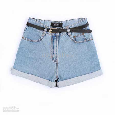 foto de short1 modelo com cinto